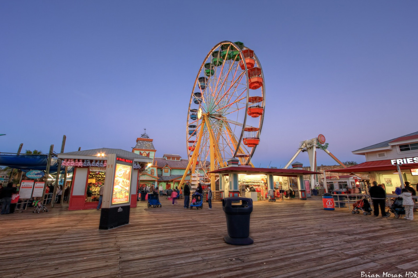 Six Flags Fiesta Texas Crowd Calendar – Is It Packed? – Real-Time